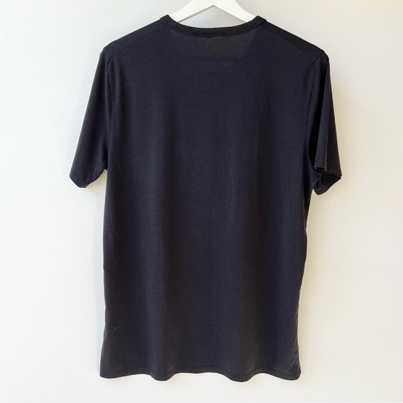 Lululemon black relaxed T-shirt - Picture 2 of 5